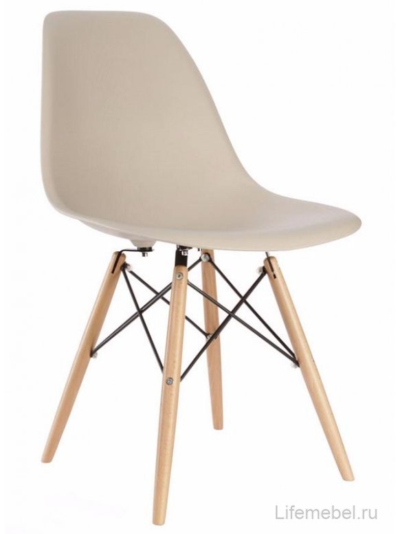 Стул Eames бежевый  / деревянный каркас