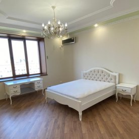 Двуспальная кровать Малонн Ави Софт