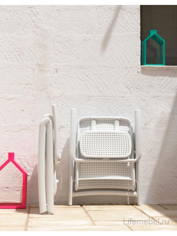 Пластиковое кресло Acquamarina белое