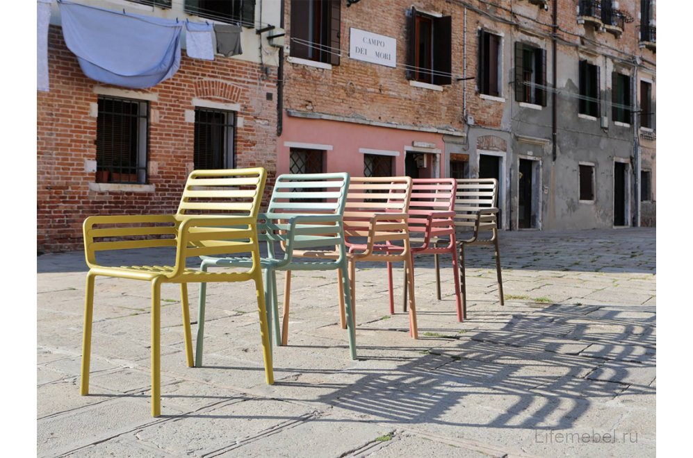 Кресло пластиковое Doga табак