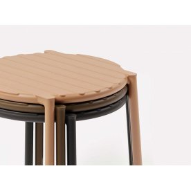 Столик пластиковый журнальный Doga табак