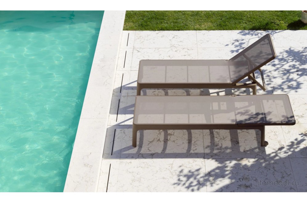 Шезлонг-лежак пластиковый Plano табак