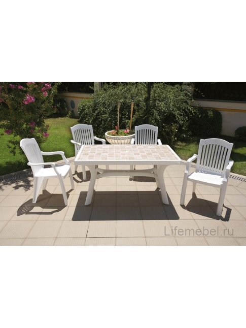 Пластиковое кресло Classic белое