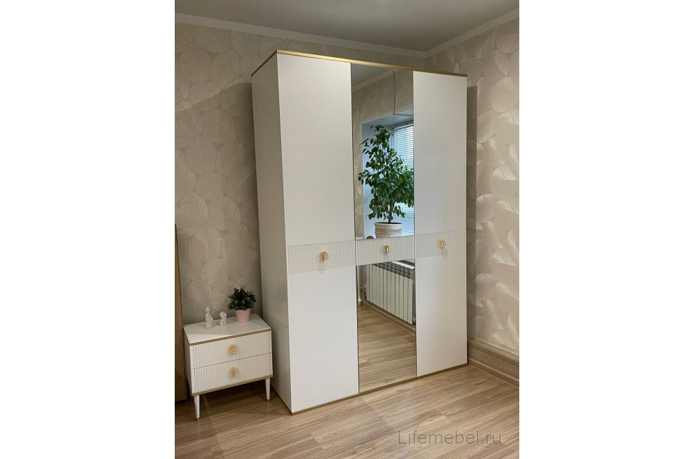 Шкаф Далли трехстворчатый