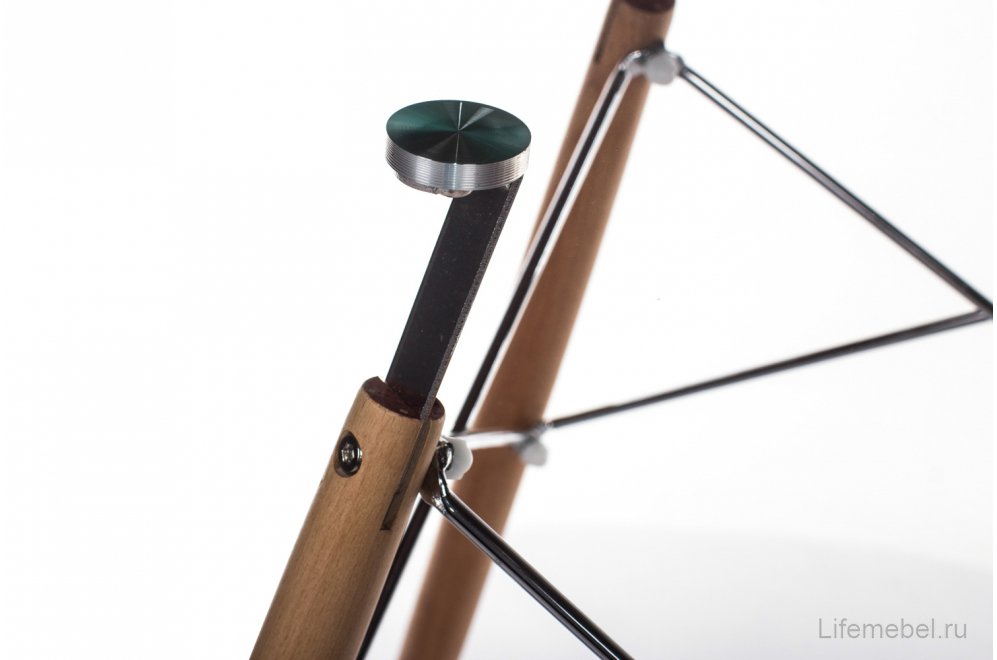 Стол Eames PT-151 80