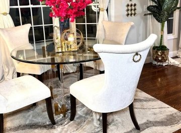 Стеклянный стол Кеннеди