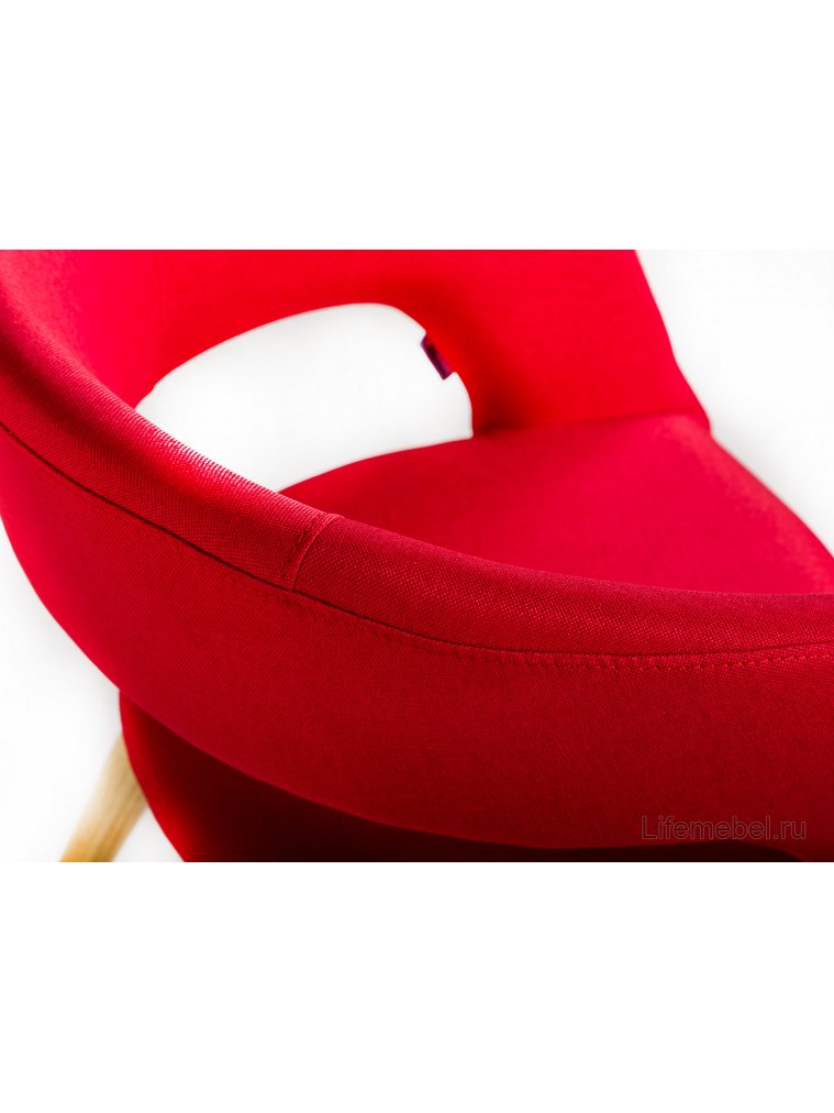 Кресло Hugs красный / натуральный дуб