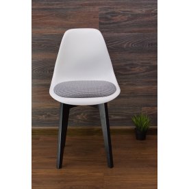 Пластиковый стул Сашш