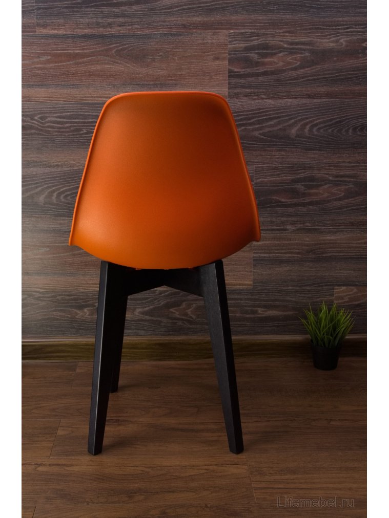 Пластиковый стул Сашш чёрный / оранжевый