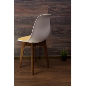 Пластиковый стул Сашш