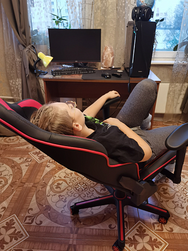 Компьютерное кресло Racer черное / красное фото покупателя 172