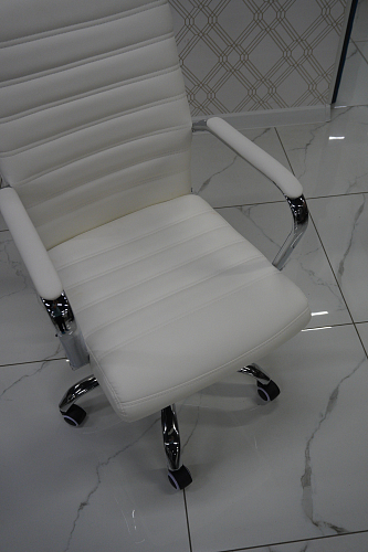 Компьютерное кресло Tongo белое из шоурума 1