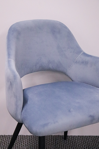 Стул на металлокаркасе Konor champagne / black из шоурума 2