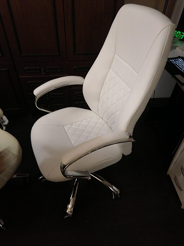 Компьютерное кресло Aragon белое фото покупателя 2