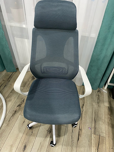 Компьютерное кресло Golem black / white фото покупателя 76