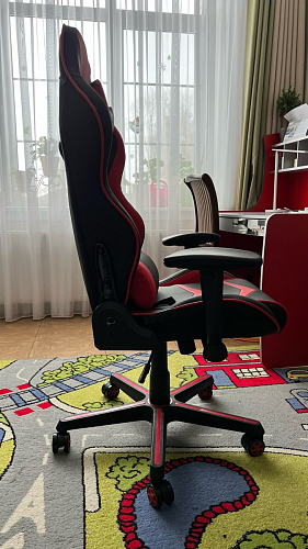 Компьютерное кресло Racer черное / красное фото покупателя 127