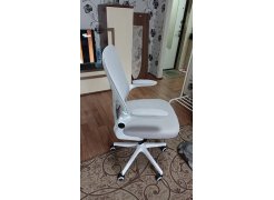 Компьютерное кресло Konfi light gray / white фото покупателя 143