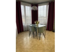 Стул на металлокаркасе Gabi 1 бежевый / черный с серебряными наконечниками фото покупателя 727