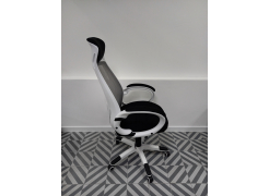 Компьютерное кресло Burgos белое из шоурума 5