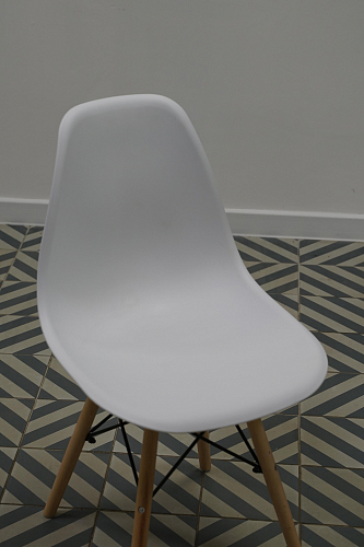 Стул Eames light green из шоурума 1